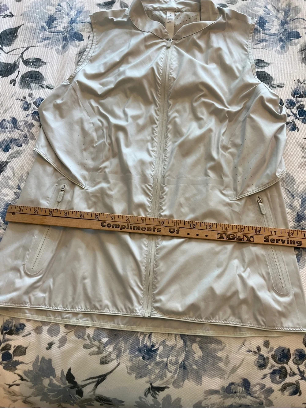 NWOT Lululemon light vest